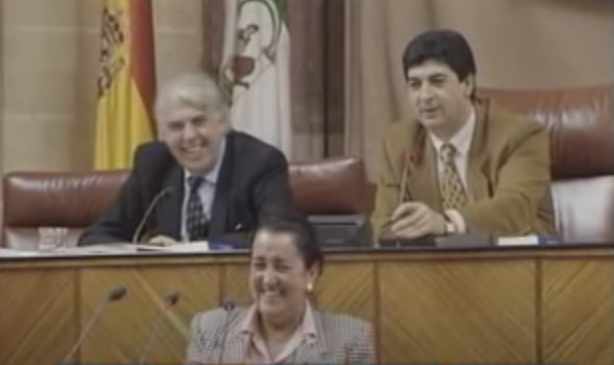 aataque de risa parlamento de Andalucia